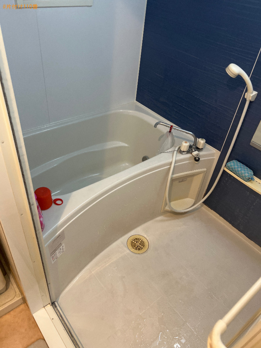 二人掛けソファー、自転車、傘の回収とトイレ・浴室クリーニング